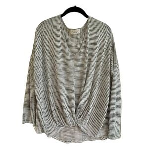 LAVENDER FIELD, WOMENS LIGHTWEIGHT BLOUSE. SIZE L.